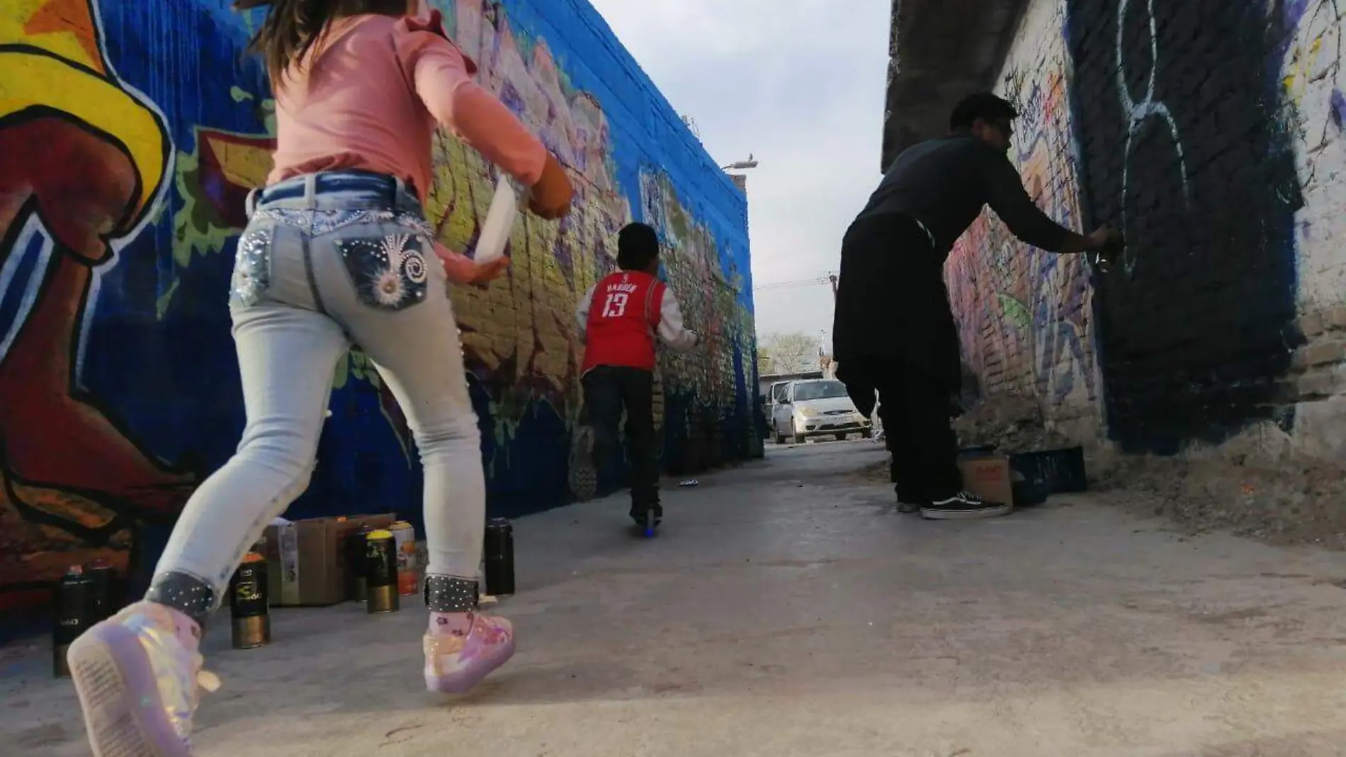 07 Apoyan a los jóvenes a convertir el graffiti en arte